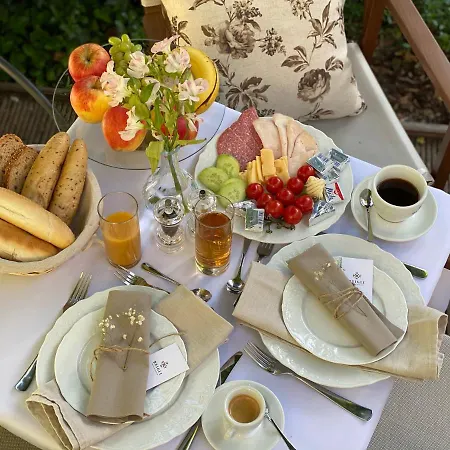 Beigli & Garden 3*