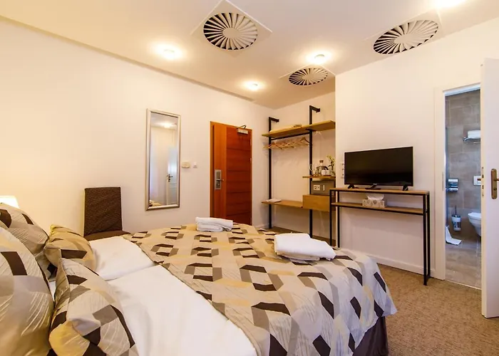 Beigli & Garden Hotel 3*