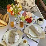 Beigli & Garden 3*